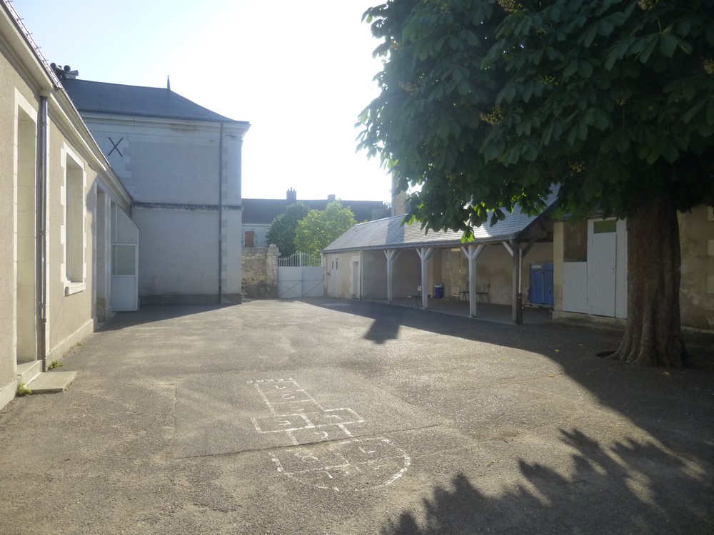 ecole/2015-cour-cole-printemps.jpg